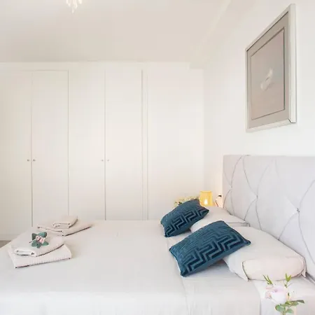 Modern New In Lejlighed
